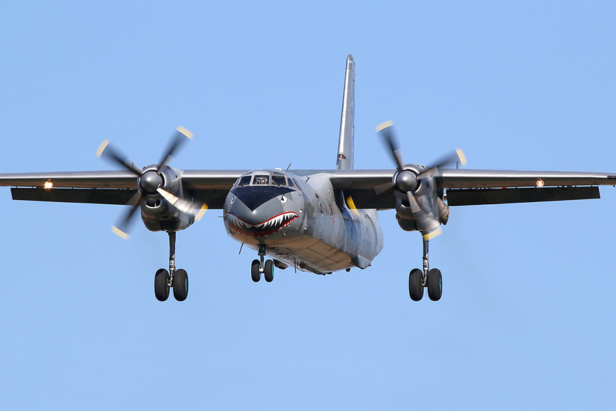 Самолет Ан-26 в окраске из фильма «Неудержимые-3»