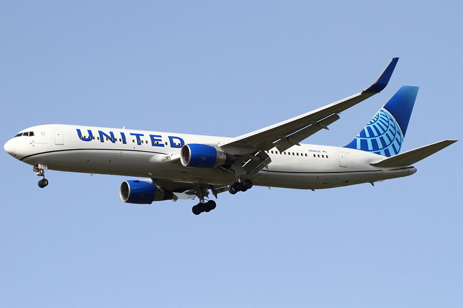 UNITED BOEING 737 800_New_Livery