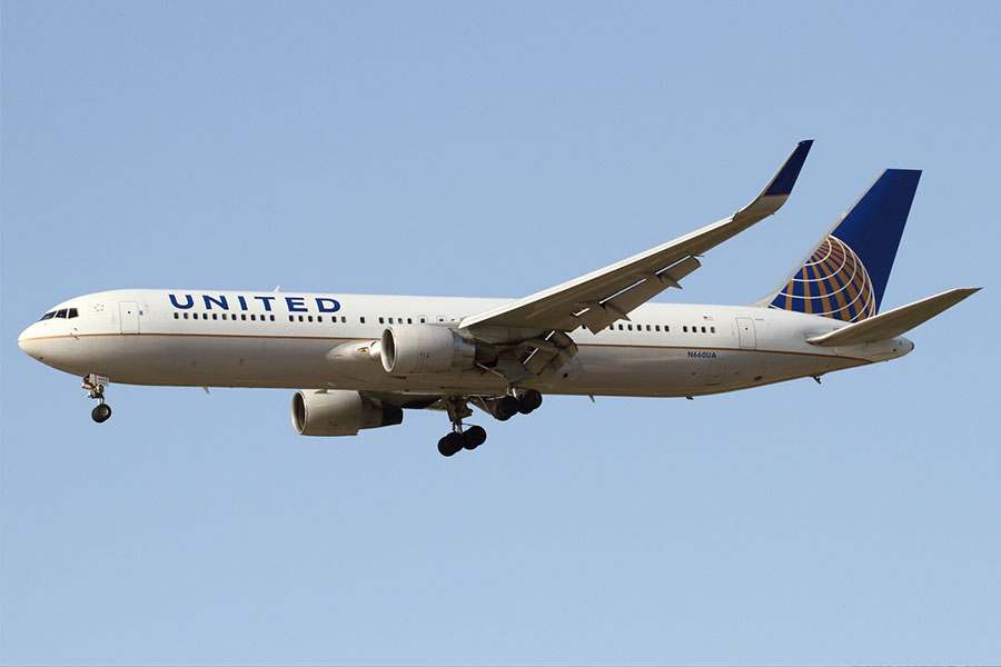 UNITED BOEING 737 8