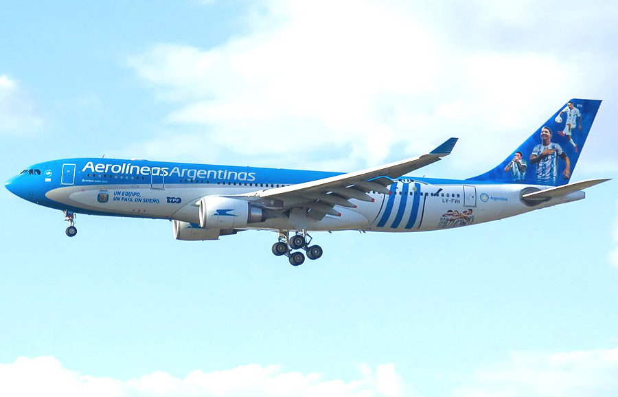 Airbus A330-200 авиакомпании Aerolineas Argentinas в специальной ливрее кубка мира по футболу 2022